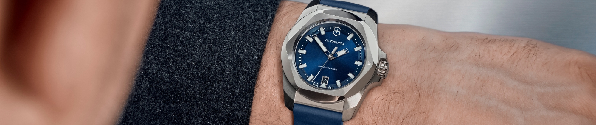 Victorinox I.N.O.X. 41 mm - zegarek gotowy na wszystko